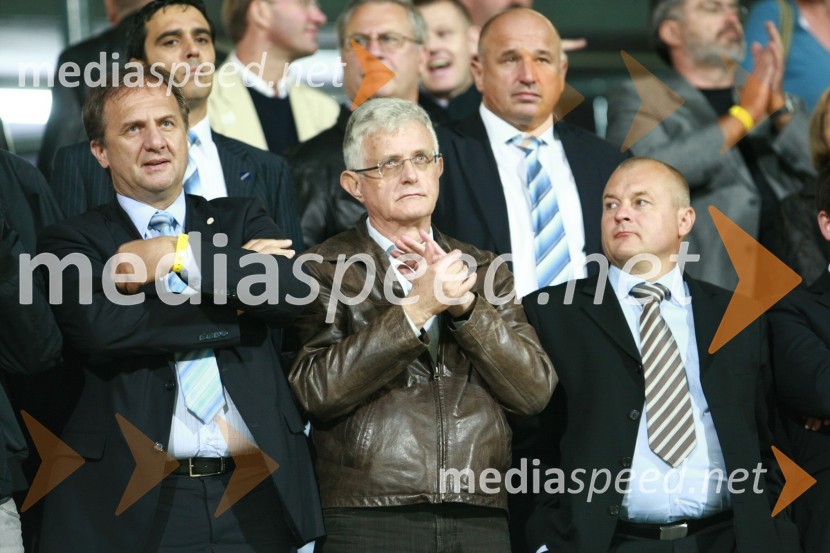 Ivan Simič, predsednik Nogometne zveze Slovenije, Pavel Gantar, predsednik Državnega zbora Republike Slovenije in Franc Kangler, župan Mestne občine MariborKvalifikacije EP 2012, nogometna tekma Slovenija:Severna Irska