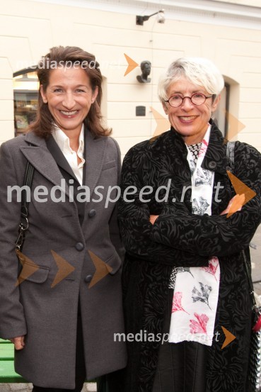 Betka Šuhelj Mikolič in Bojana Leskovar, predstavnica za odnose z javnostmi Ministrstva za kulturoOnina manifestacija V pravo smer