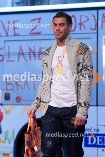 Bojan Ilijanič, mister Universe 2010Onina manifestacija V pravo smer