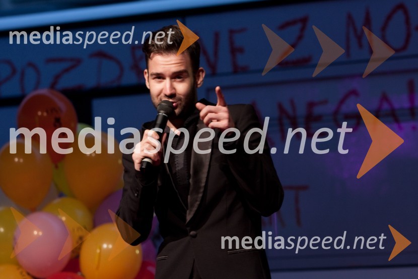 Anžej Dežan, pevecOnina manifestacija V pravo smer