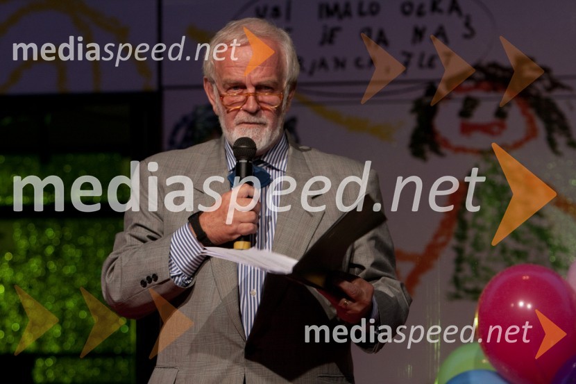 	Mitja Meršol, nekdanji urednik DelaOnina manifestacija V pravo smer