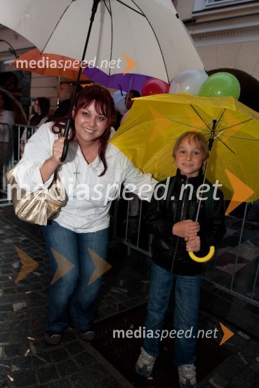 Otton Zajec in mama AlmaOnina manifestacija V pravo smer