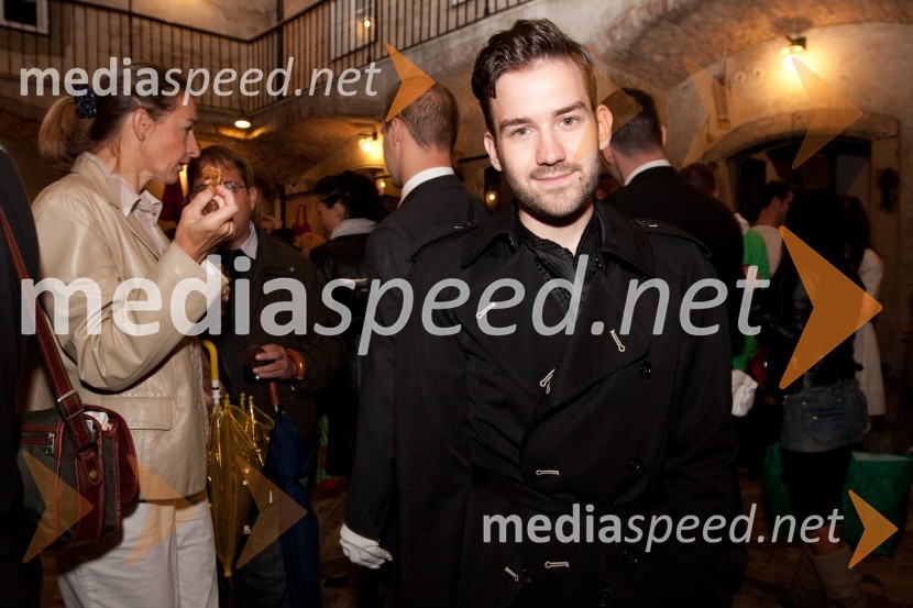 Anžej Dežan, pevecOnina manifestacija V pravo smer