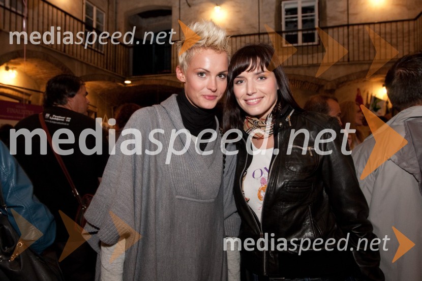 Tjaša Kokalj, Miss Universe Slovenije 2007 in Nataša Pinoza, Miss Universe Slovenije 2006Onina manifestacija V pravo smer