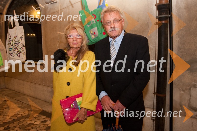 Marjan Bauer, urednik Slovenskih novic in soproga DubravkaOnina manifestacija V pravo smer