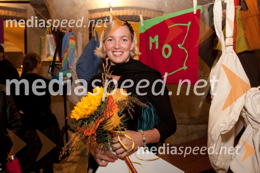 Ana HribarOnina manifestacija V pravo smer