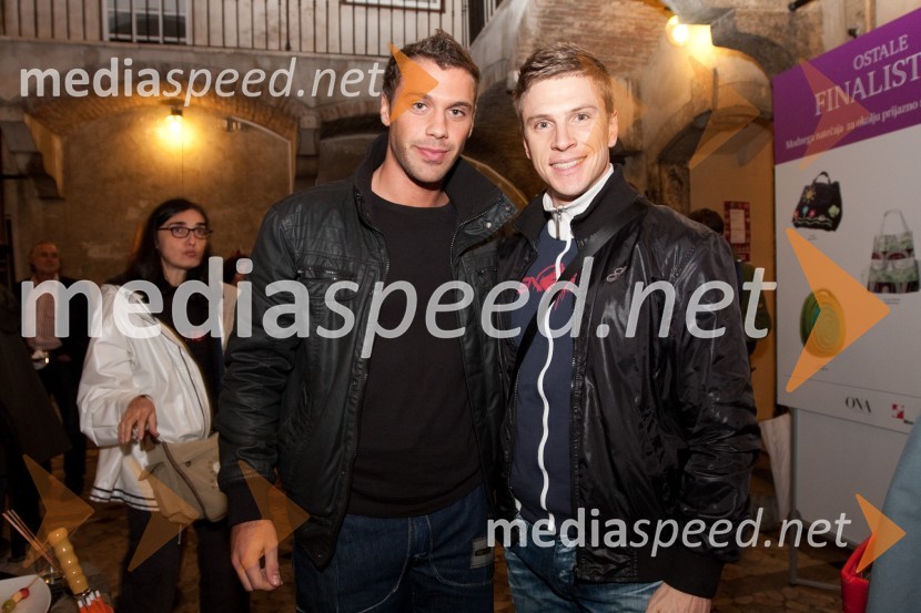Bojan Ilijanič, mister Universe 2010 in Erik Ferfolja, novinar, manekenOnina manifestacija V pravo smer
