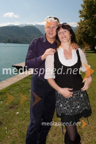 Andrej Šifrer, glasbenik in njegova Tanja5. Bolle tek okrog jezera