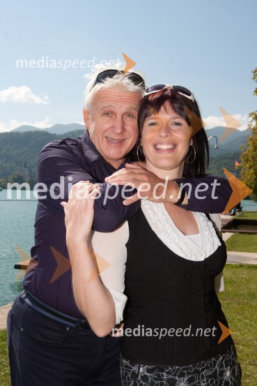 Andrej Šifrer, glasbenik in njegova Tanja5. Bolle tek okrog jezera