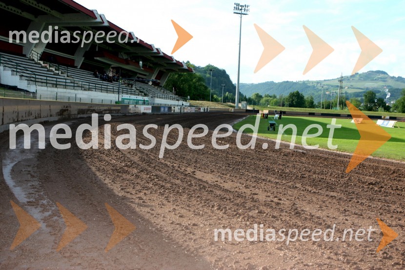 steza stadiona Matije Gubca pred dirkoSPEEDWAY, 23. zlati znak občine Krško in pokal Franca Babiča