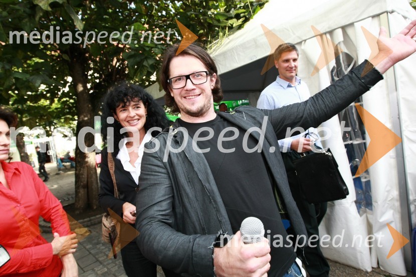 Nataša Matijevič, sekretarka LDS Maribor in Boštjan Kljun, tv voditeljStranka LDS odprla štab v Mariboru