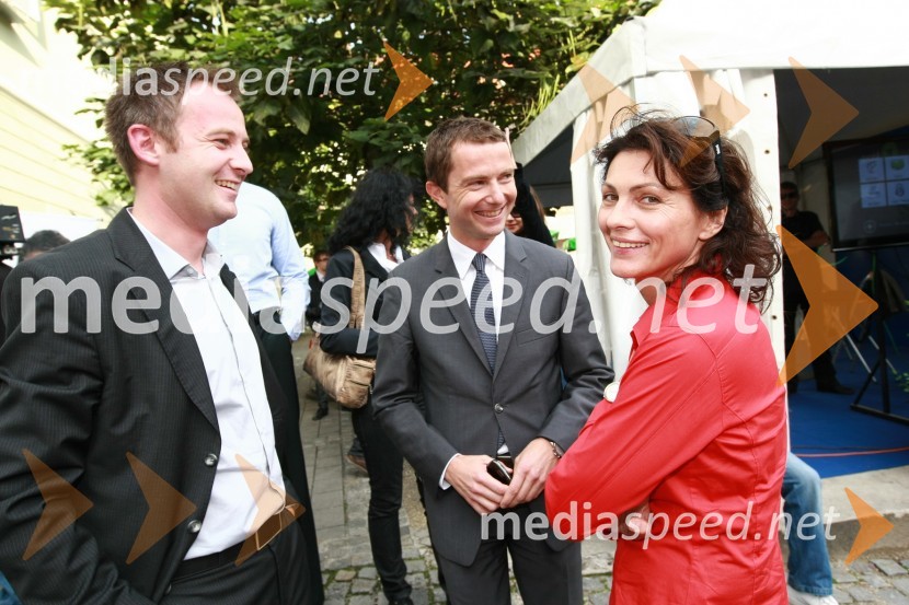 Tomaž Bračko, PR svetovalec Tomaža Orešiča, Tomaž Orešič, kandidat za župana Mestne občine Maribor in Sabina Hobacher, direktorica in lastnica agencije PR Plus       
Stranka LDS odprla štab v Mariboru