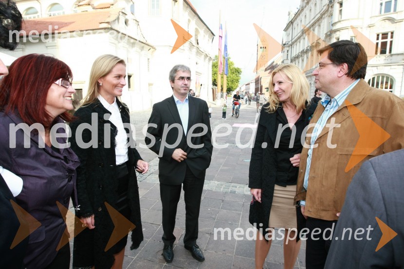 ..., Katarina Kresal, ministrica za notranje zadeve, ... ter dr. Vlado Dimovski, profesor na Ekonomski fakulteti v Ljubljani in Petra Lesjak Mandl 
Stranka LDS odprla štab v Mariboru