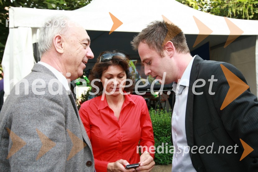 Janez Ujčič, kandidat za župana Mestne občine Maribor, Sabina Hobacher, direktorica in lastnica agencije PR Plus in Tomaž Bračko, PR svetovalec Tomaža Orešiča
Stranka LDS odprla štab v Mariboru