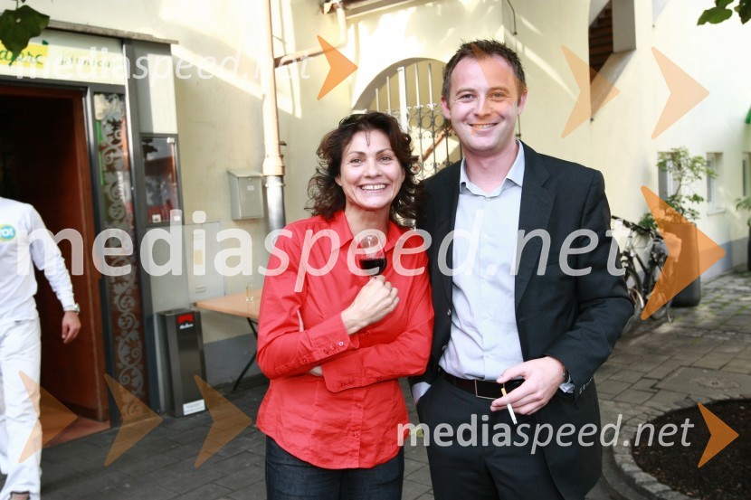 Sabina Hobacher, direktorica in lastnica agencije PR Plus in Tomaž Bračko, PR svetovalec Tomaža OrešičaStranka LDS odprla štab v Mariboru