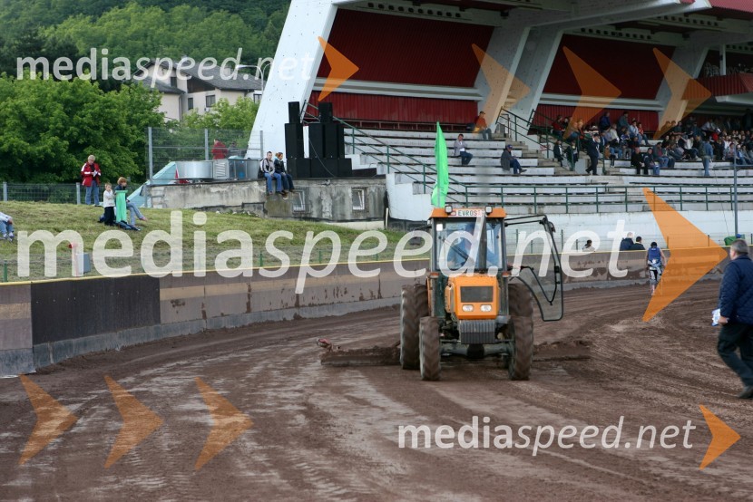 urejanje steze pred dirko za Zlati znak občine KrškoSPEEDWAY, 23. zlati znak občine Krško in pokal Franca Babiča