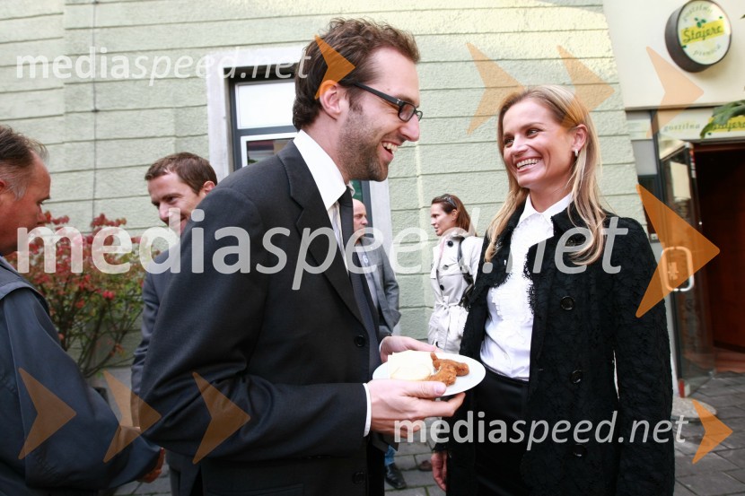 ... in Katarina Kresal, ministrica za notranje zadeveStranka LDS odprla štab v Mariboru