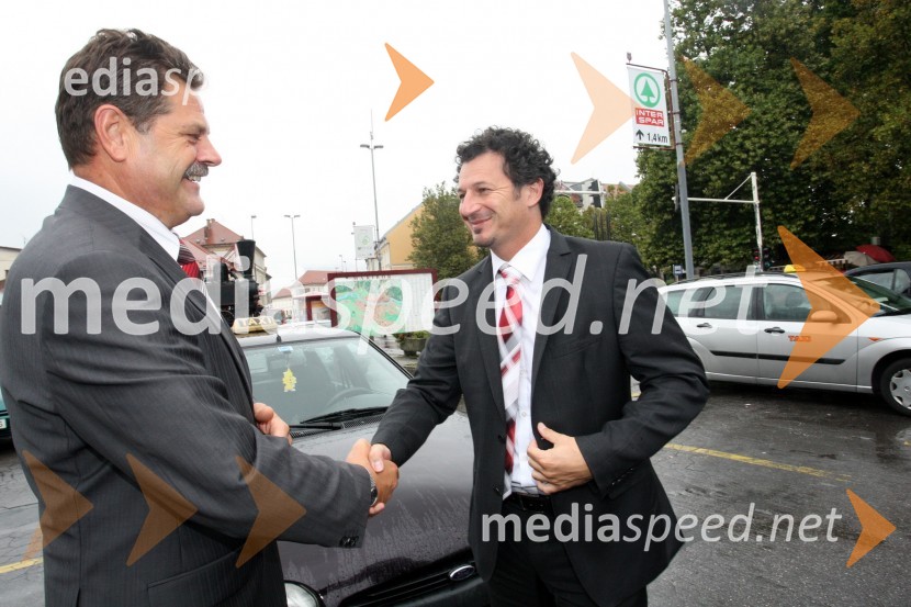 Dr. Andrej Godec, direktor Direkcije Republike slovenije za vodenje investicij v javno železniško infrastrukturo in Patrick Vlačič, minister za prometOdprtje daljinskega in avtomatskega železniškega prometa iz centra vodenja prometa