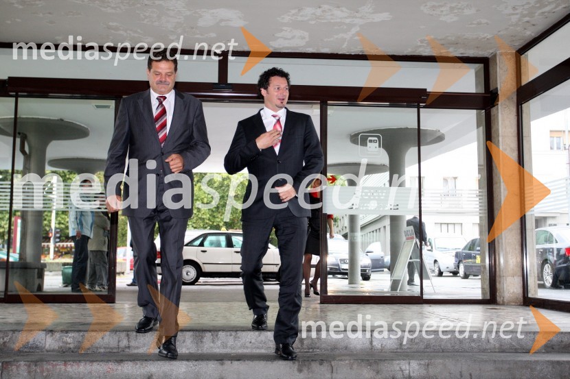 Dr. Andrej Godec, direktor Direkcije Republike slovenije za vodenje investicij v javno železniško infrastrukturo in Patrick Vlačič, minister za prometOdprtje daljinskega in avtomatskega železniškega prometa iz centra vodenja prometa