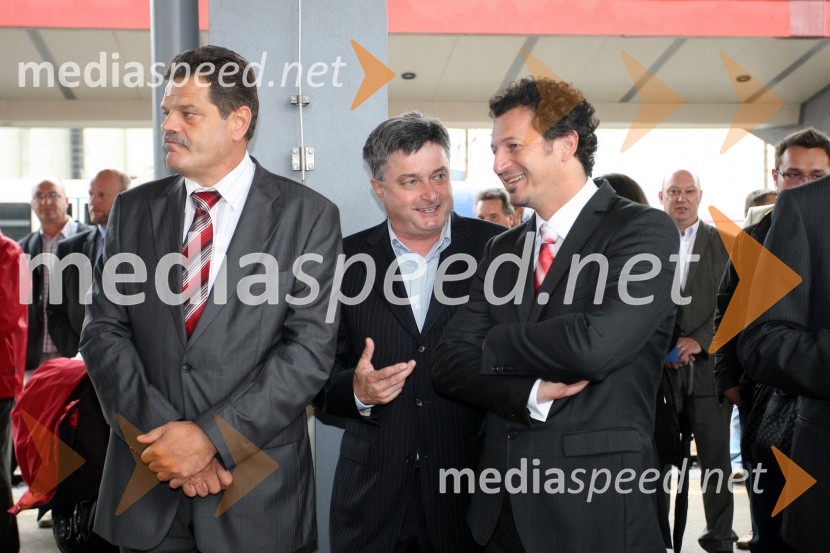 Dr. Andrej Godec, direktor Direkcije Republike slovenije za vodenje investicij v javno železniško infrastrukturo, Bojan Horvat, kandidat za župana Mestne občine Maribor in Patrick Vlačič, minister za prometOdprtje daljinskega in avtomatskega železniškega prometa iz centra vodenja prometa