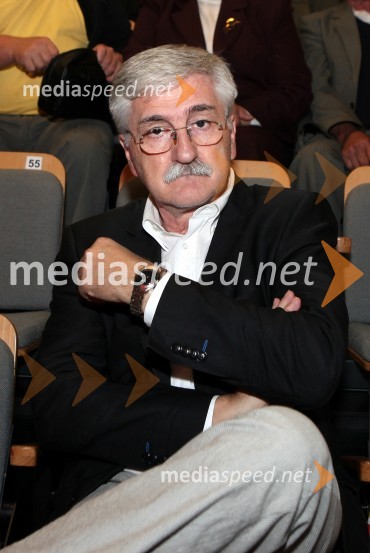 Petar Radović, odgovorni urednik razvedrilnega programa RTV SlovenijaSlovenska popevka 2010, zmagovalka: Darja Švajger s popevko Otok ljubezni
