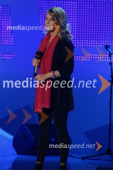 Anika Horvat, pevkaSlovenska popevka 2010, zmagovalka: Darja Švajger s popevko Otok ljubezni