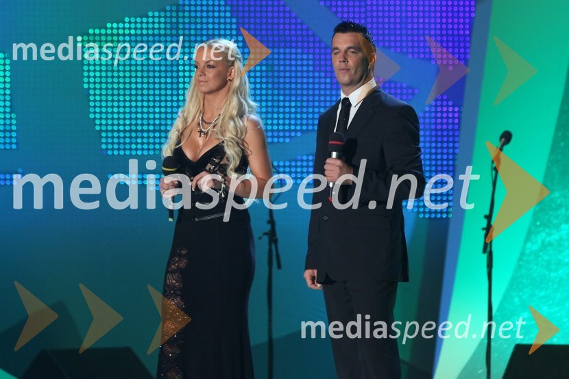 Katja Fašink, pevka in Rok Ferengja, pevec, zmagovalca po volji občinstvaSlovenska popevka 2010, zmagovalka: Darja Švajger s popevko Otok ljubezni