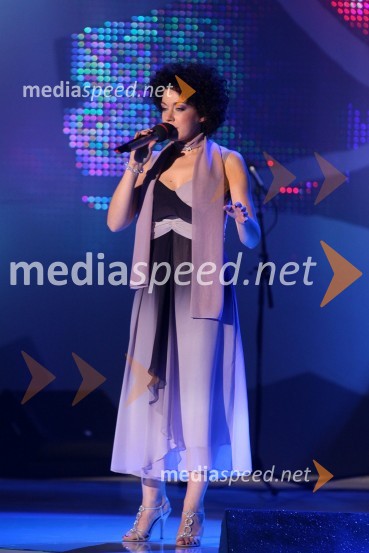 Kristina Oberžan, pevkaSlovenska popevka 2010, zmagovalka: Darja Švajger s popevko Otok ljubezni