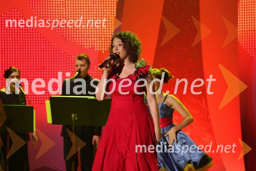 Lea Likar, pevkaSlovenska popevka 2010, zmagovalka: Darja Švajger s popevko Otok ljubezni