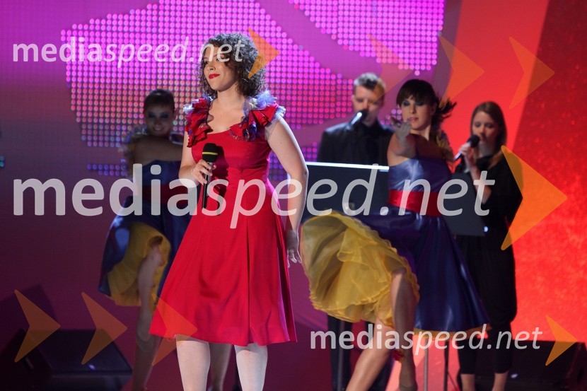 Lea Likar, pevkaSlovenska popevka 2010, zmagovalka: Darja Švajger s popevko Otok ljubezni