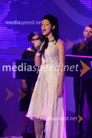 Duet NajuSlovenska popevka 2010, zmagovalka: Darja Švajger s popevko Otok ljubezni