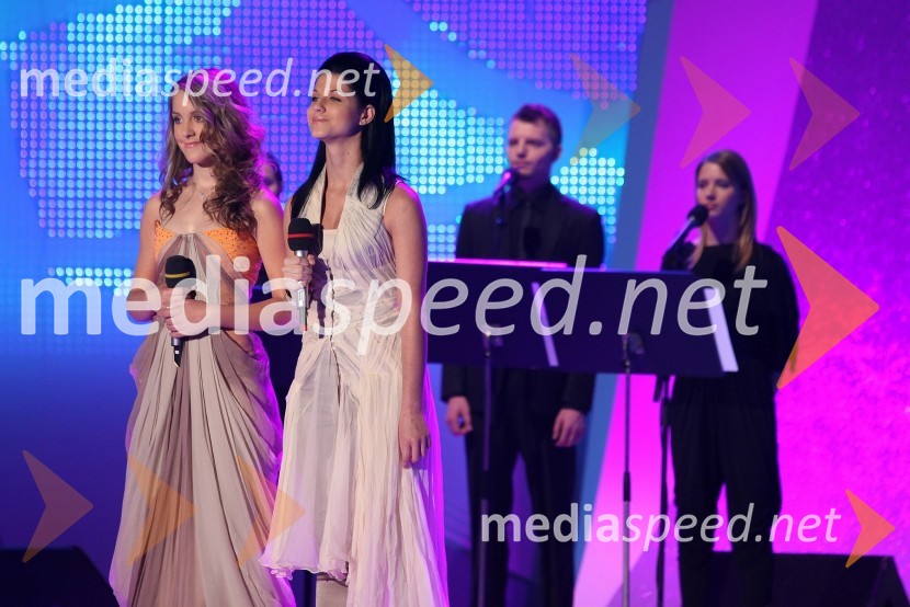 Duet NajuSlovenska popevka 2010, zmagovalka: Darja Švajger s popevko Otok ljubezni