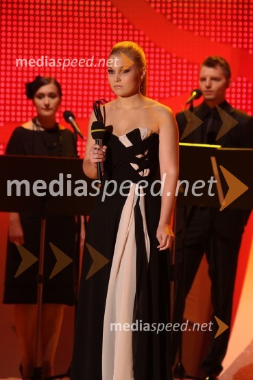 Eva Černe, pevkaSlovenska popevka 2010, zmagovalka: Darja Švajger s popevko Otok ljubezni