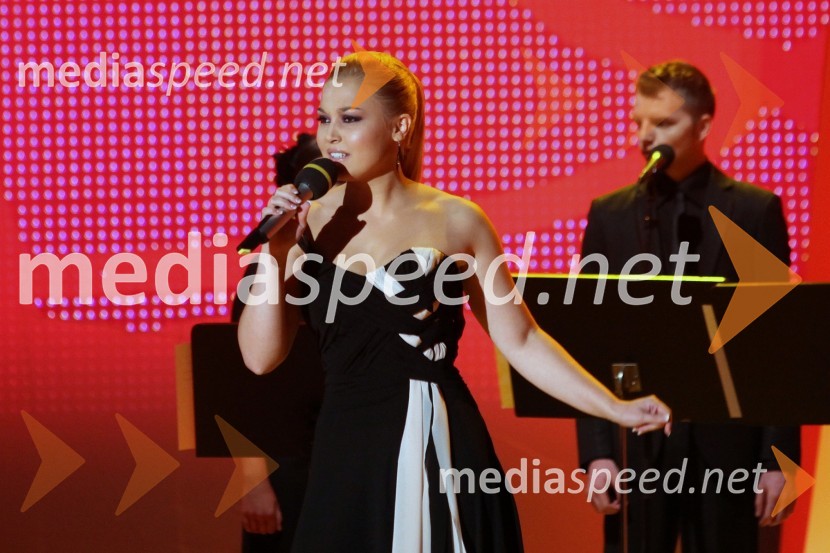 Eva Černe, pevkaSlovenska popevka 2010, zmagovalka: Darja Švajger s popevko Otok ljubezni