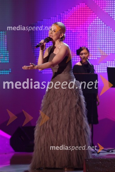 Karmen Stavec, pevkaSlovenska popevka 2010, zmagovalka: Darja Švajger s popevko Otok ljubezni