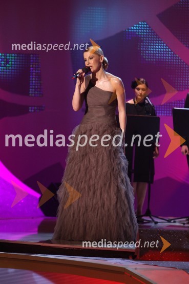 Karmen Stavec, pevkaSlovenska popevka 2010, zmagovalka: Darja Švajger s popevko Otok ljubezni