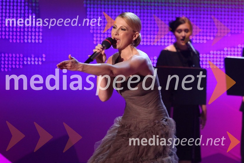 Karmen Stavec, pevkaSlovenska popevka 2010, zmagovalka: Darja Švajger s popevko Otok ljubezni