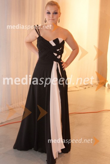 Eva Černe, pevkaSlovenska popevka 2010, zmagovalka: Darja Švajger s popevko Otok ljubezni