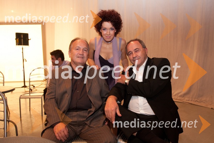 Srečko Čož, pisec besedil, Kristina Oberžan, pevka in Tone Hrabar, glasbenikSlovenska popevka 2010, zmagovalka: Darja Švajger s popevko Otok ljubezni