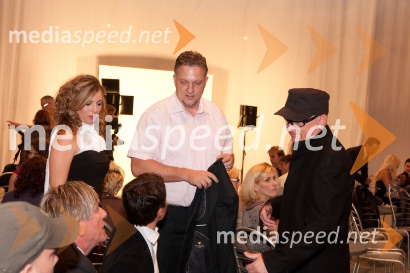 Eva Tavčar, tv voditeljica, Igor Pirkovič, pomočnik direktorja TV Slovenija in Marino Legovič, glasbenikSlovenska popevka 2010, zmagovalka: Darja Švajger s popevko Otok ljubezni