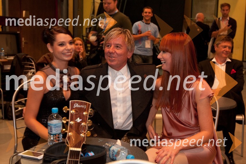 	Iva Stanič, pevka, Slavko Ivančič, pevec in Simona Černetič-Aynee, pevkaSlovenska popevka 2010, zmagovalka: Darja Švajger s popevko Otok ljubezni