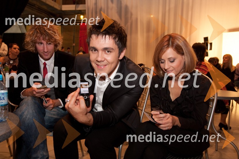 Jakob Kapus, novinar, koreograf, pevec, Aleš Vovk-Raay, član skupine Tangels in Marjetka Jurkovnik - Vovk, članica skupine TangelsSlovenska popevka 2010, zmagovalka: Darja Švajger s popevko Otok ljubezni