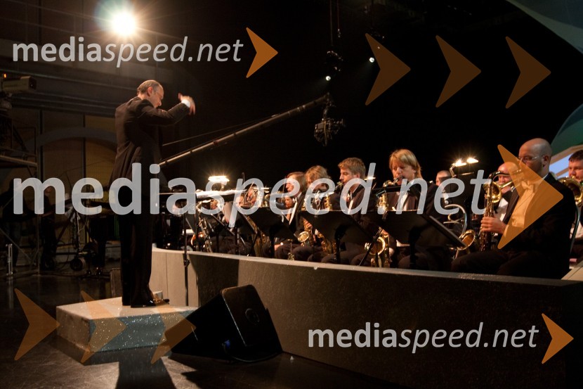 Big Band RTV SLOSlovenska popevka 2010, zmagovalka: Darja Švajger s popevko Otok ljubezni