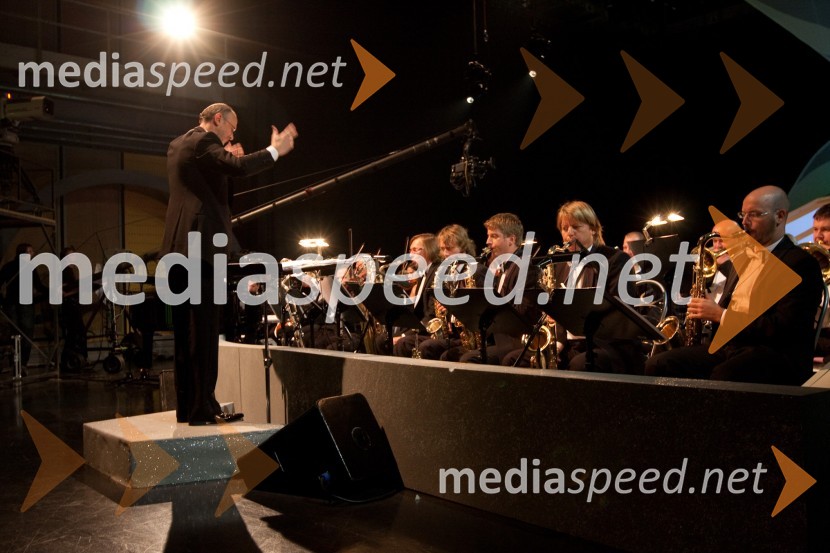Big Band RTV SLOSlovenska popevka 2010, zmagovalka: Darja Švajger s popevko Otok ljubezni
