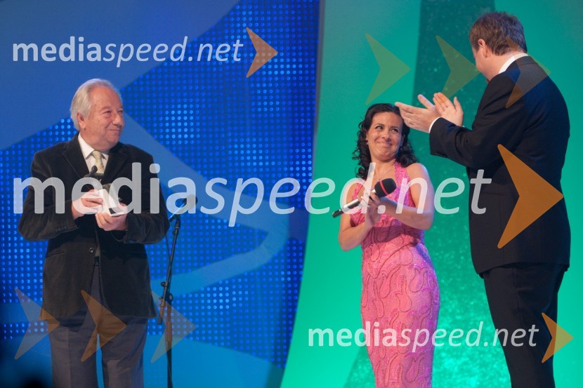 Jure Robežnik, skladatelj, Darja Švajger, pevka, zmagovalka slovenske popevke 2010 s pesmijo Otok ljubezni in Patrick Greblo, glasbenikSlovenska popevka 2010, zmagovalka: Darja Švajger s popevko Otok ljubezni