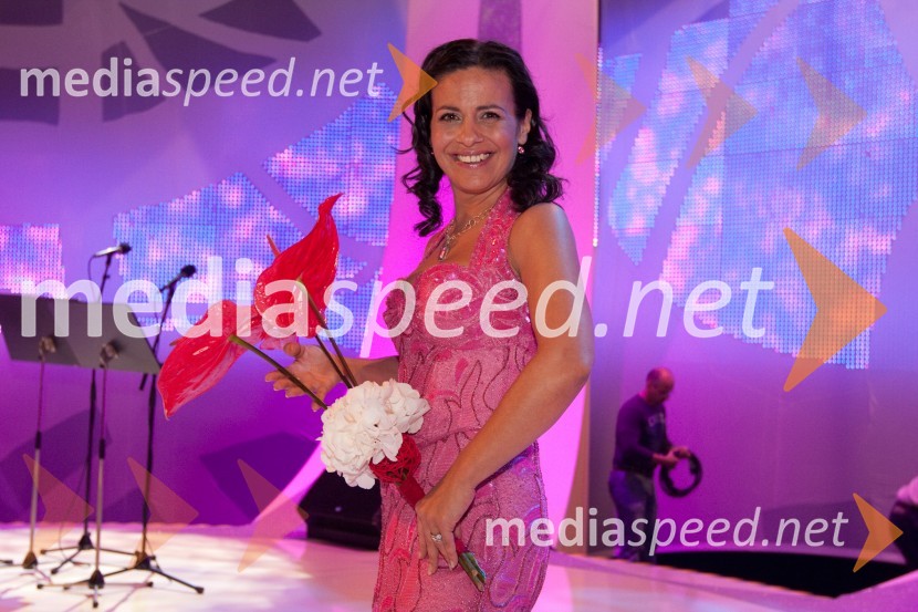 Darja Švajger, pevka, zmagovalka slovenske popevke 2010 s pesmijo Otok ljubezniSlovenska popevka 2010, zmagovalka: Darja Švajger s popevko Otok ljubezni