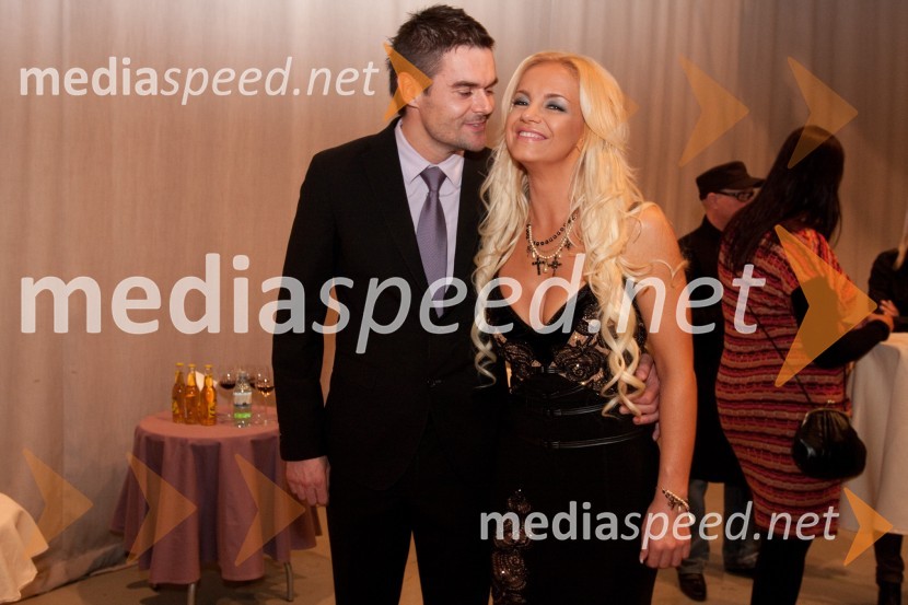 	Tomi Jagarinec, kondicijski trener Dejana Zavca in Katja Fašink, pevka, vizažistka, zmagovalka po izboru občinstvaSlovenska popevka 2010, zmagovalka: Darja Švajger s popevko Otok ljubezni