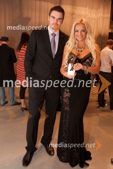 Tomi Jagarinec, kondicijski trener Dejana Zavca in Katja Fašink, pevka, vizažistka, zmagovalka po izboru občinstvaSlovenska popevka 2010, zmagovalka: Darja Švajger s popevko Otok ljubezni