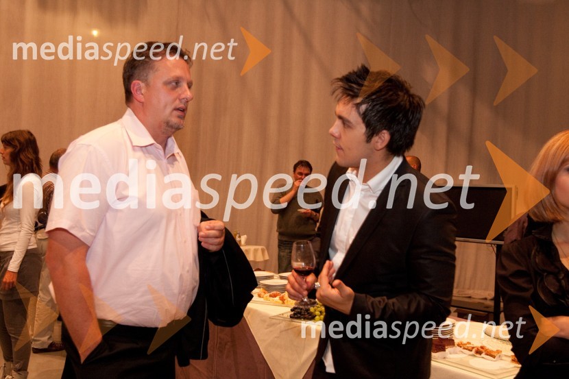 Igor Pirkovič, pomočnik direktorja TV Slovenija in Aleš Vovk-Raay, član skupine TangelsSlovenska popevka 2010, zmagovalka: Darja Švajger s popevko Otok ljubezni