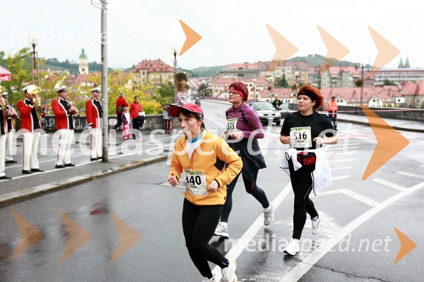 ... in Mateja Jevšnik, maratonka (515) ter Simona Svanjak, maratonka (516)

1. Eko maraton Maribor, tekaški maraton, tekači